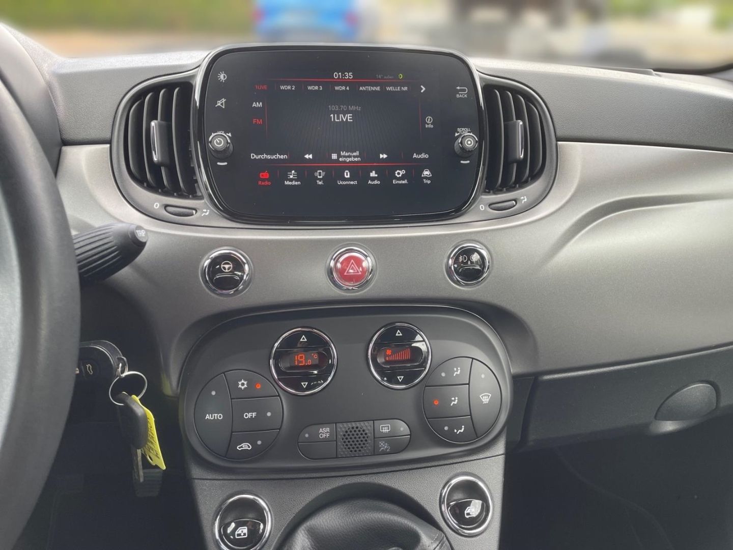 Fahrzeugabbildung Fiat 500 1.2 Cabrio Allwetterreifen Apple CarPlay Par