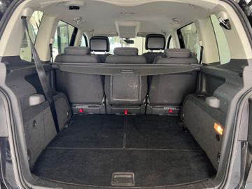 Volkswagen Touran - 11