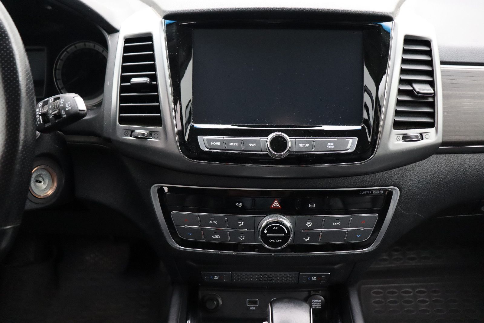 Fahrzeugabbildung Ssangyong REXTON 2.2 4WD AT QUARTZ+Comfort-Paket AHK 3.5T