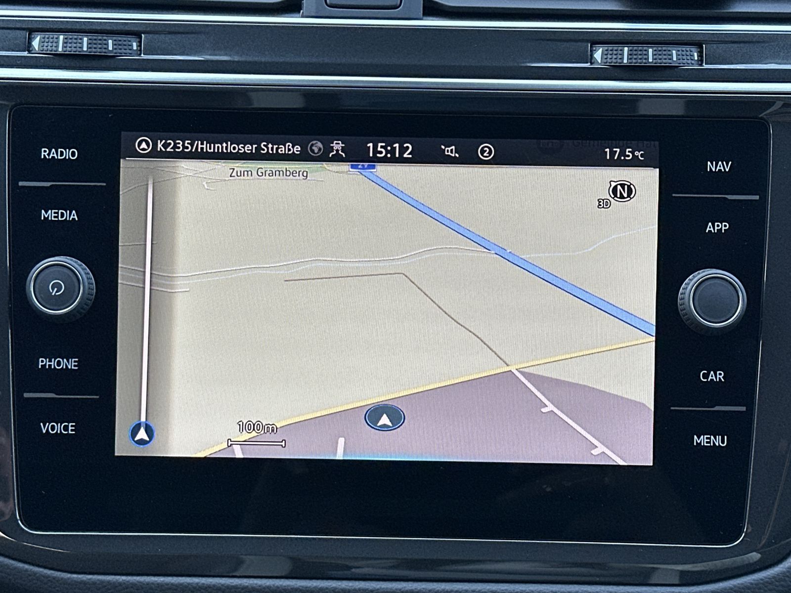 Fahrzeugabbildung Volkswagen Tiguan 2.0 TDI DSG Life NAV+MATRIX+ACC+AHK+KAM