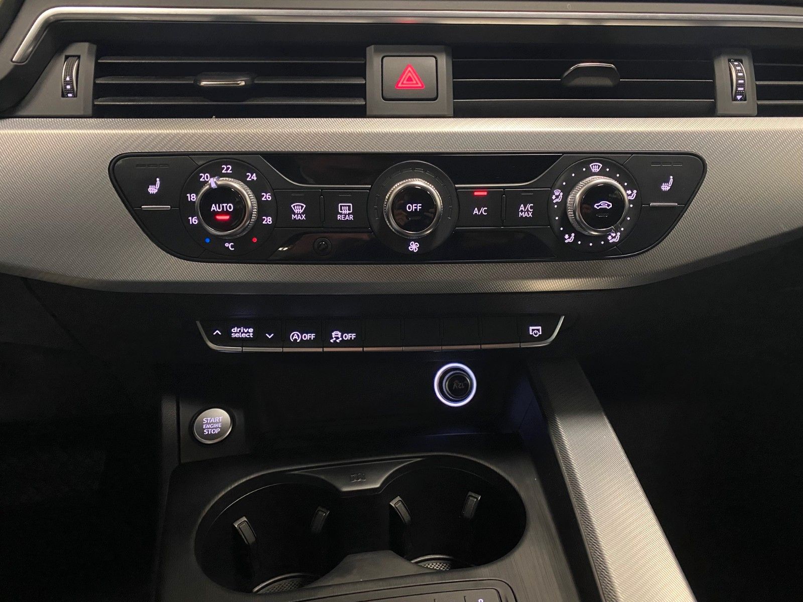 Fahrzeugabbildung Audi A4 2.0 TFSI ultra SPORT Avant+HYBRID+NAVI+XENON+