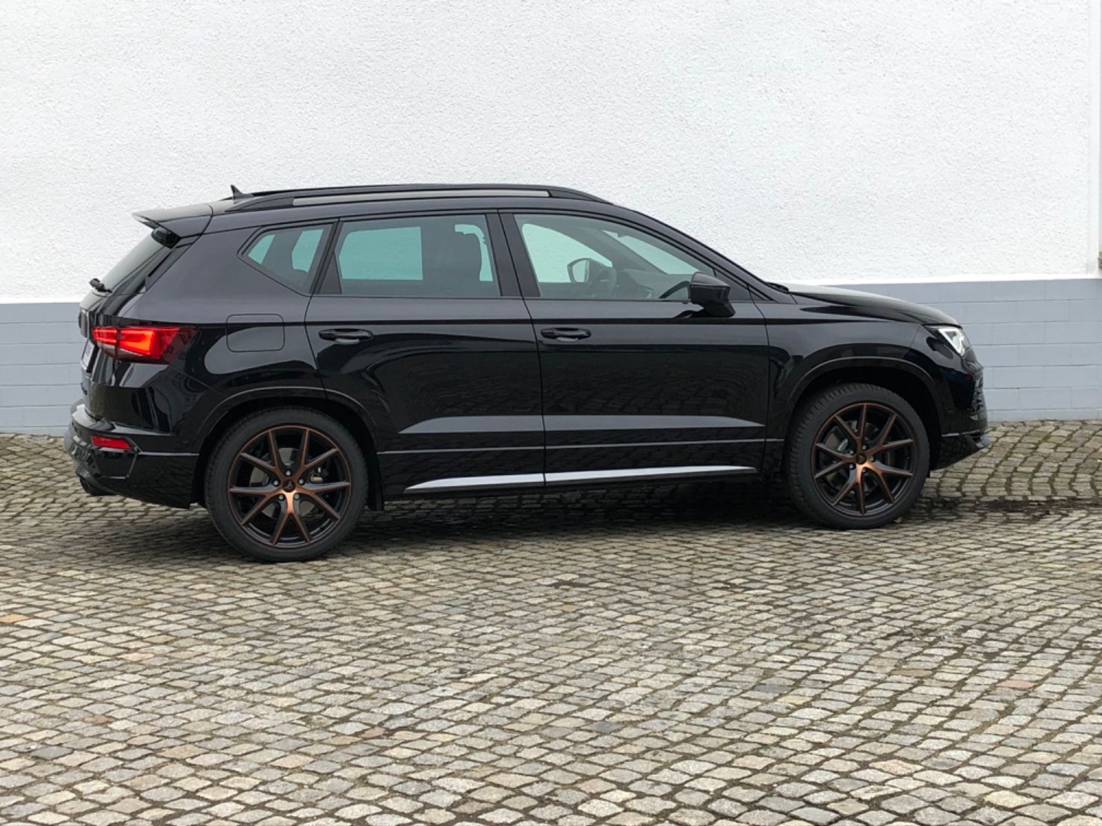 Fahrzeugabbildung CUPRA Ateca VZ 4Drive 2,0 TSI 7-Gang DSG*NAVI