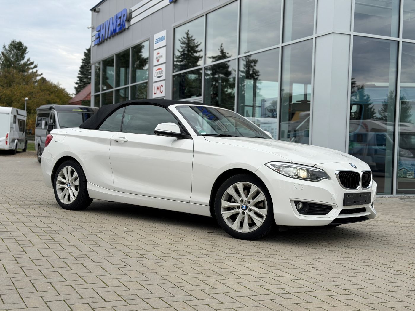 Fahrzeugabbildung BMW Cabrio 220 i