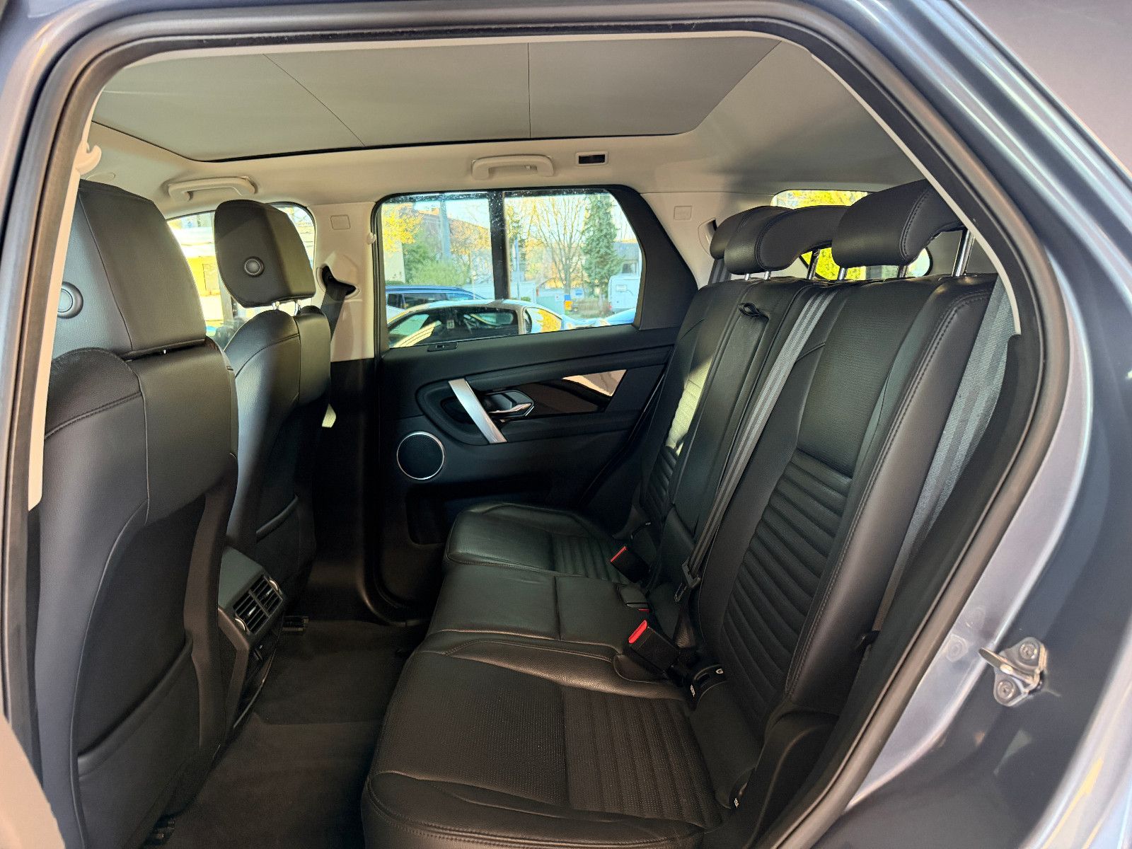 Fahrzeugabbildung Land Rover Discovery Sport SE AWD/PANO/KAMERA/LEDER/LED