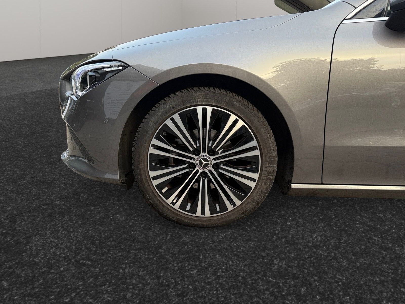 Fahrzeugabbildung Mercedes-Benz CLA 180 Shooting Brake/Allwetter/LED/Garantie