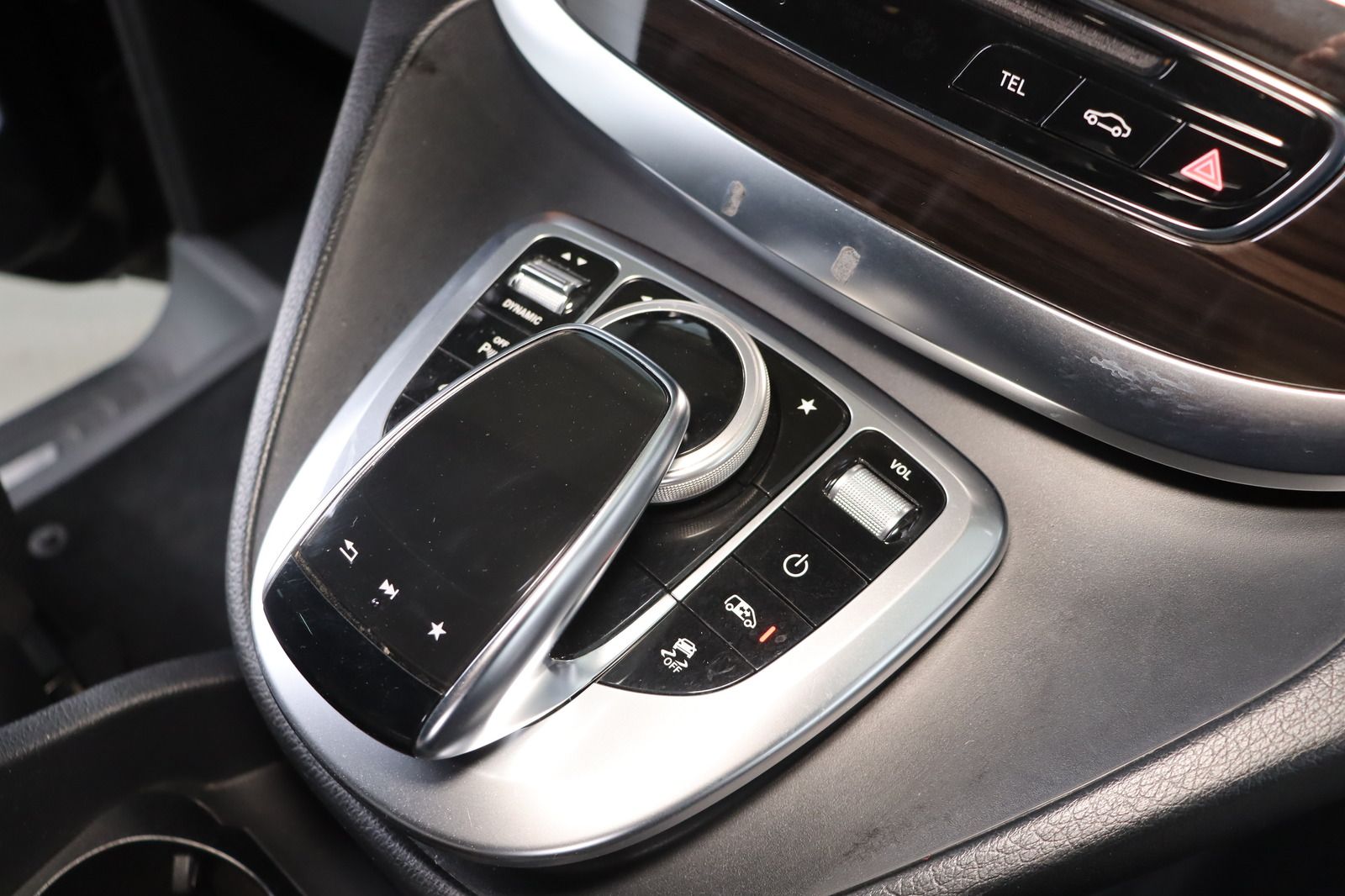 Fahrzeugabbildung Mercedes-Benz V 300 d AMG 4M * DIS * 360 * Burmeister