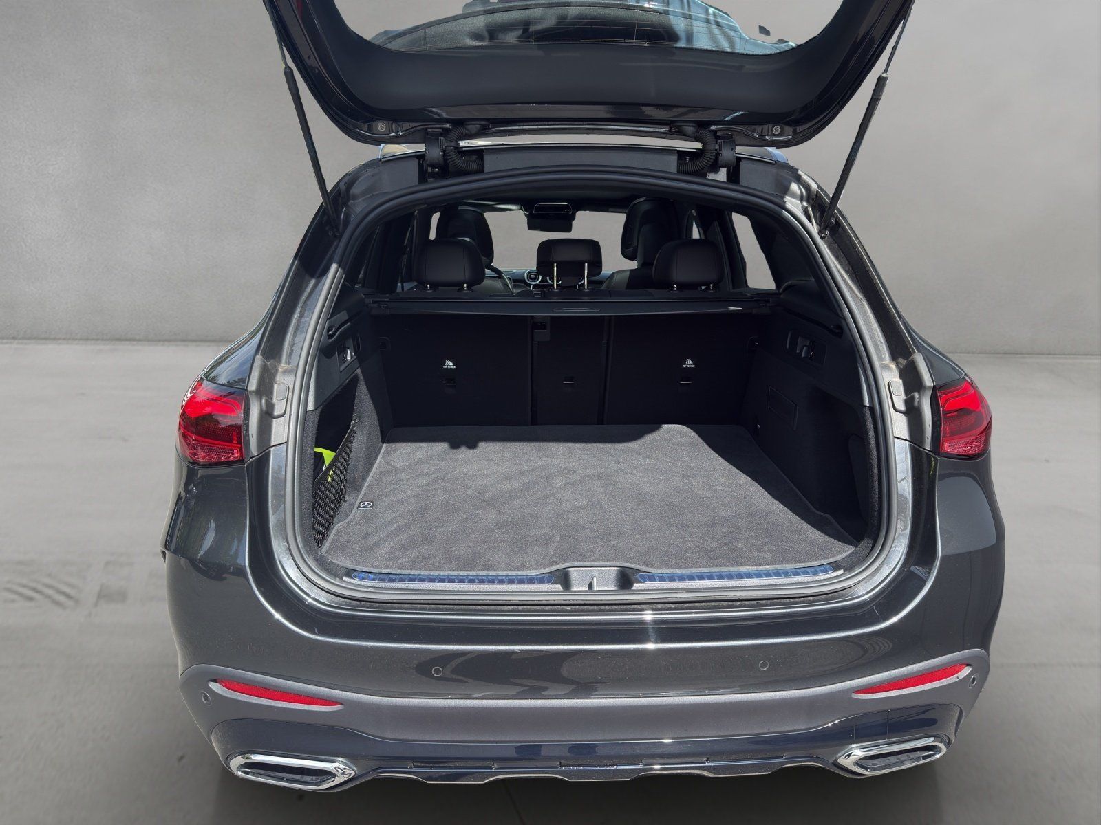 Fahrzeugabbildung Mercedes-Benz GLC450d AMG Prem+ DISTRO Pano AHK Memo HUD KeyGo