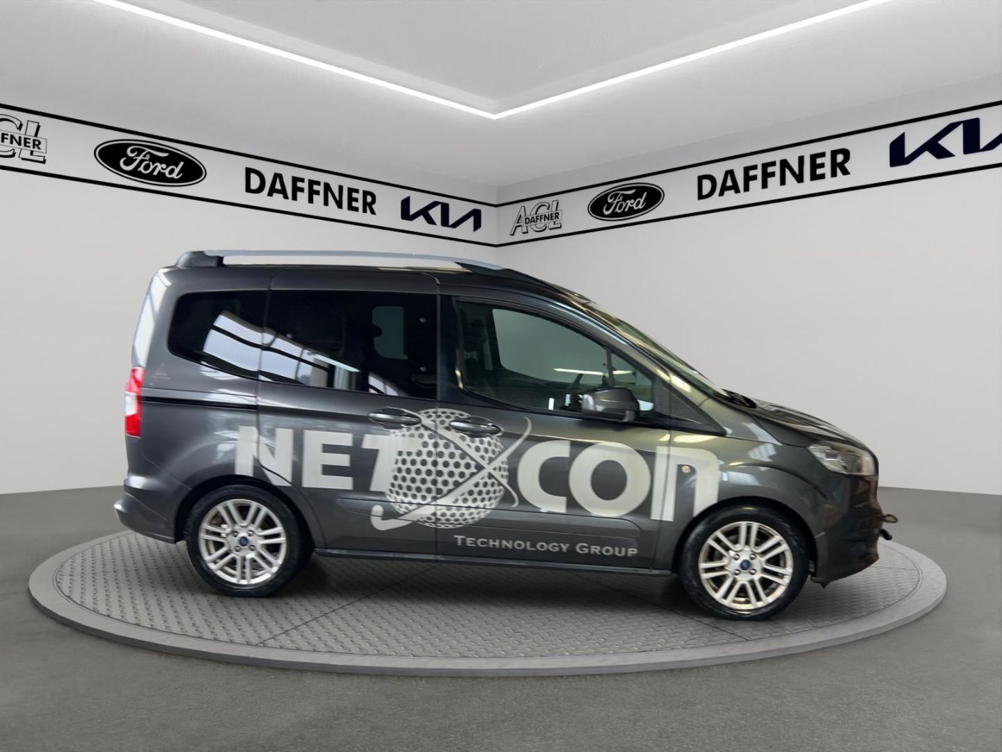 Fahrzeugabbildung Ford Tourneo Courier Titanium MOTORSCHADEN