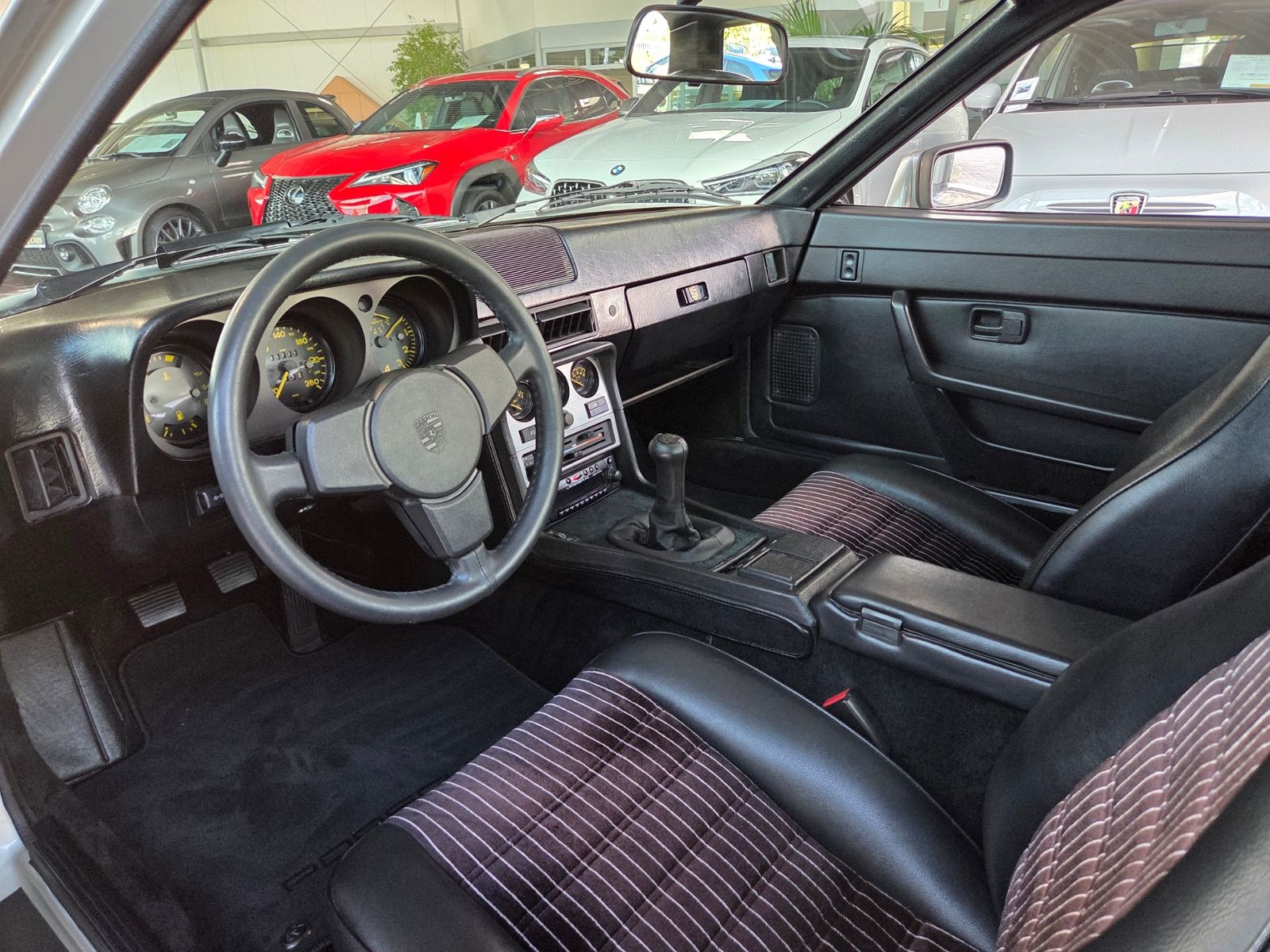 Fahrzeugabbildung Porsche 944 Basis Coupe DEUTSCHES FAHRZEUG H-KENNZEICHEN