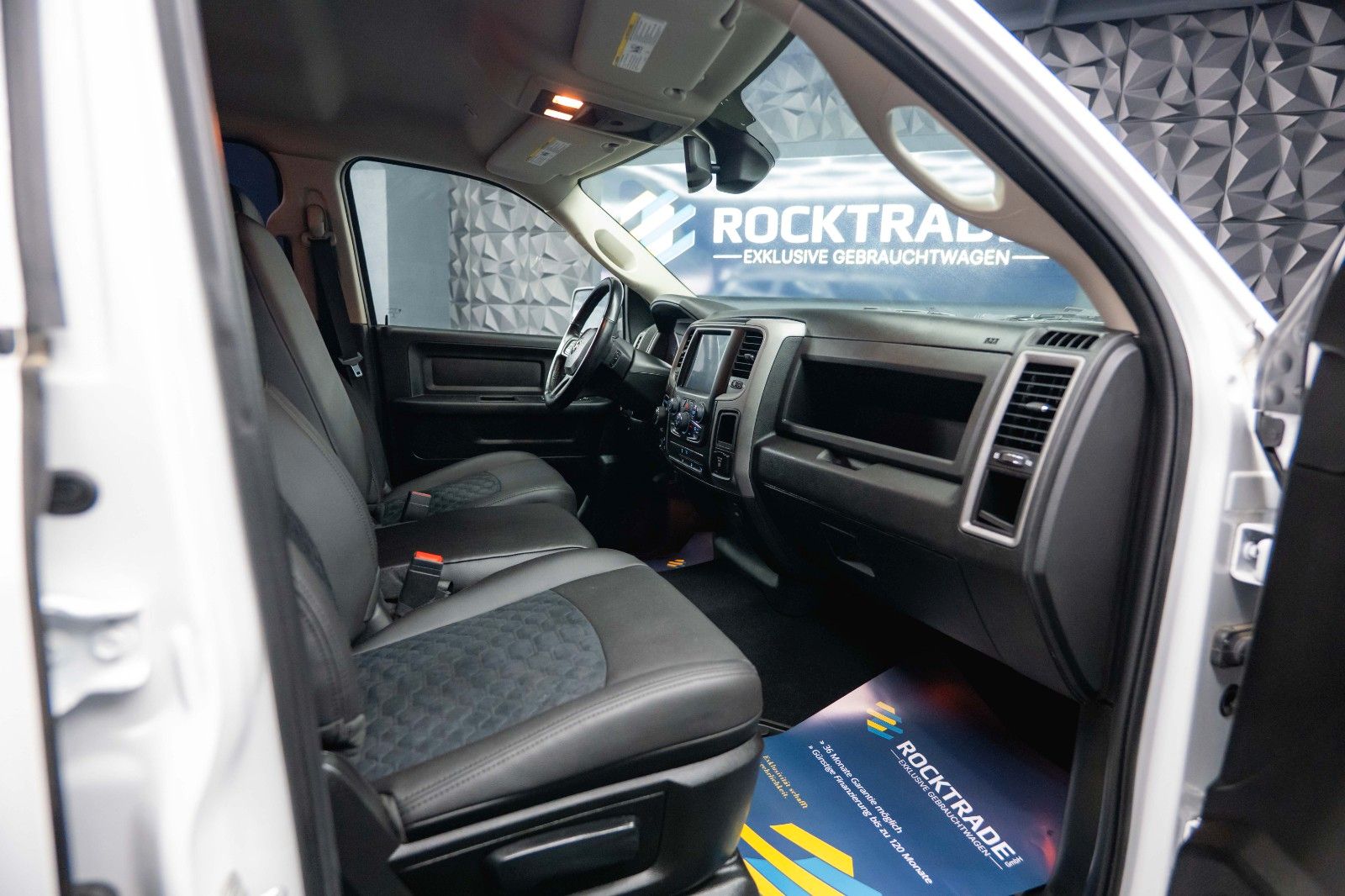 Fahrzeugabbildung Dodge RAM 5.7 V8 HEMI 4x4 OFFROAD Night-Paket *LED*AHK