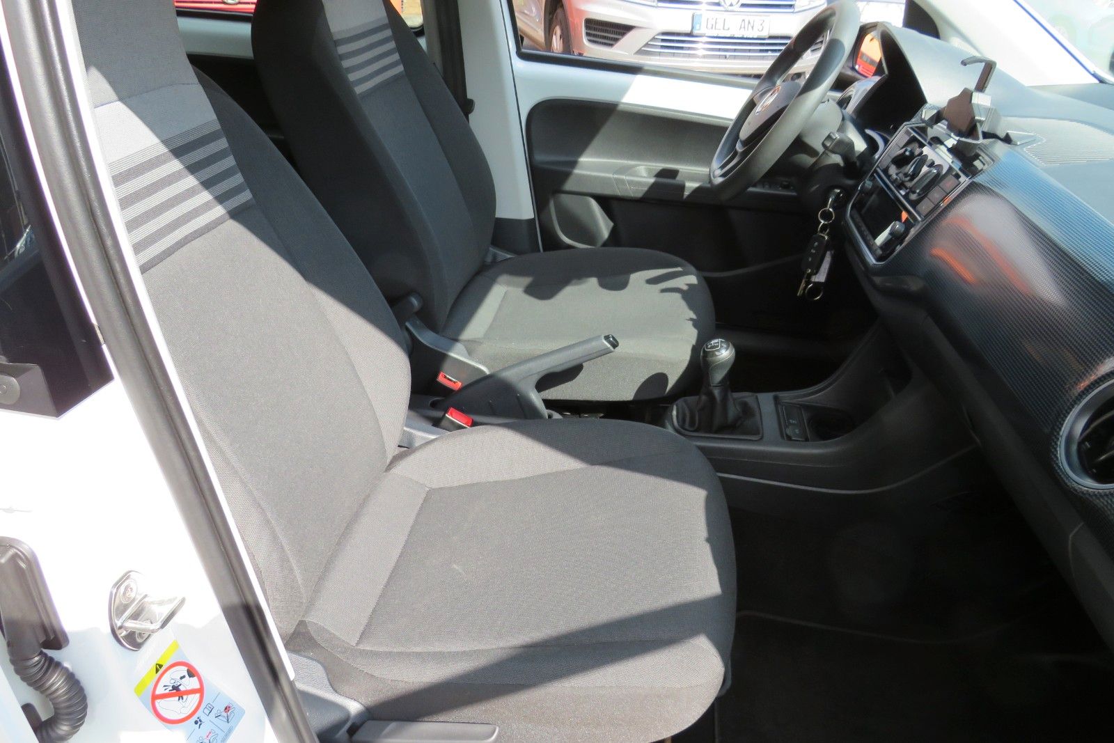 Fahrzeugabbildung Volkswagen up! 4T SITZH. GJ KLIMA TELVOR MAPS&MORE 1.HD