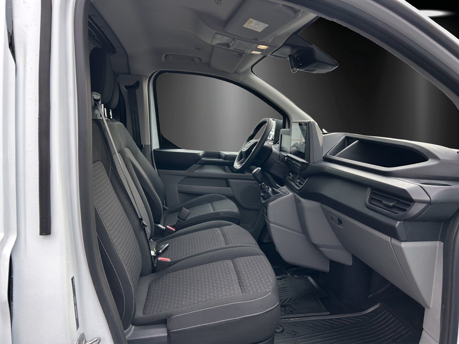 Fahrzeugabbildung Ford Transit Custom 320L1 AHK Klima LED GJR PDC