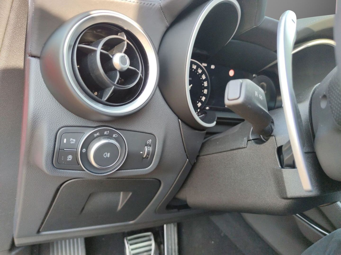 Fahrzeugabbildung Alfa Romeo Stelvio Veloce Q4 2.0 Turbo-21 Zoll-Panoramadach