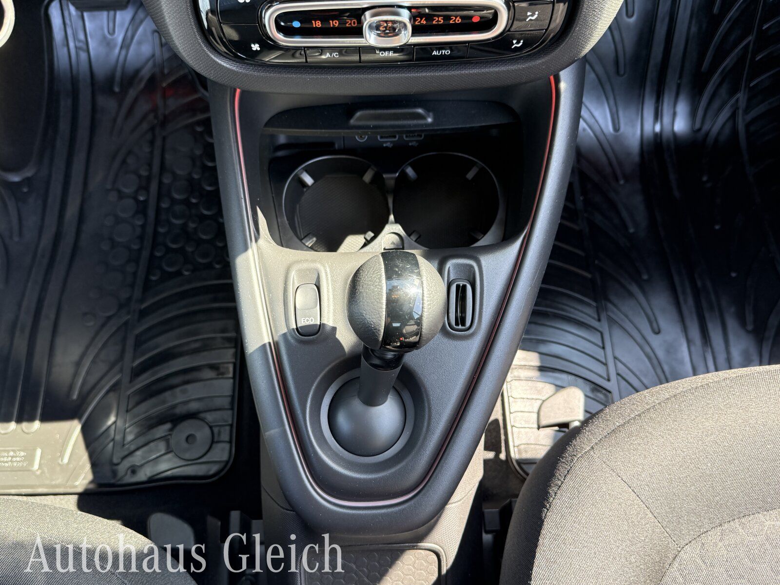 Fahrzeugabbildung Smart EQ passion Navi/Pano.-Dach/Klima/LED/Sitzhzg./BC