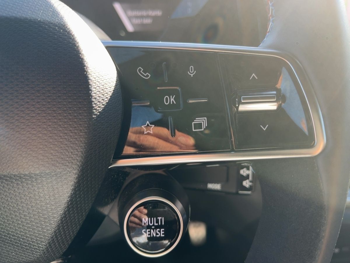 Fahrzeugabbildung Renault Austral Iconic Esprit Alpine Mild Hybrid160 Auto - mit KI generiert/bearbeitet