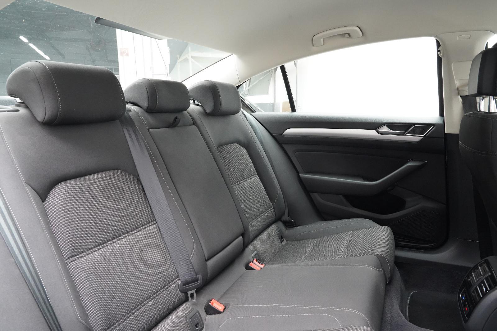 Volkswagen Passat Lim. 1.4 SHZ NAVI GJR Keyless PDC
