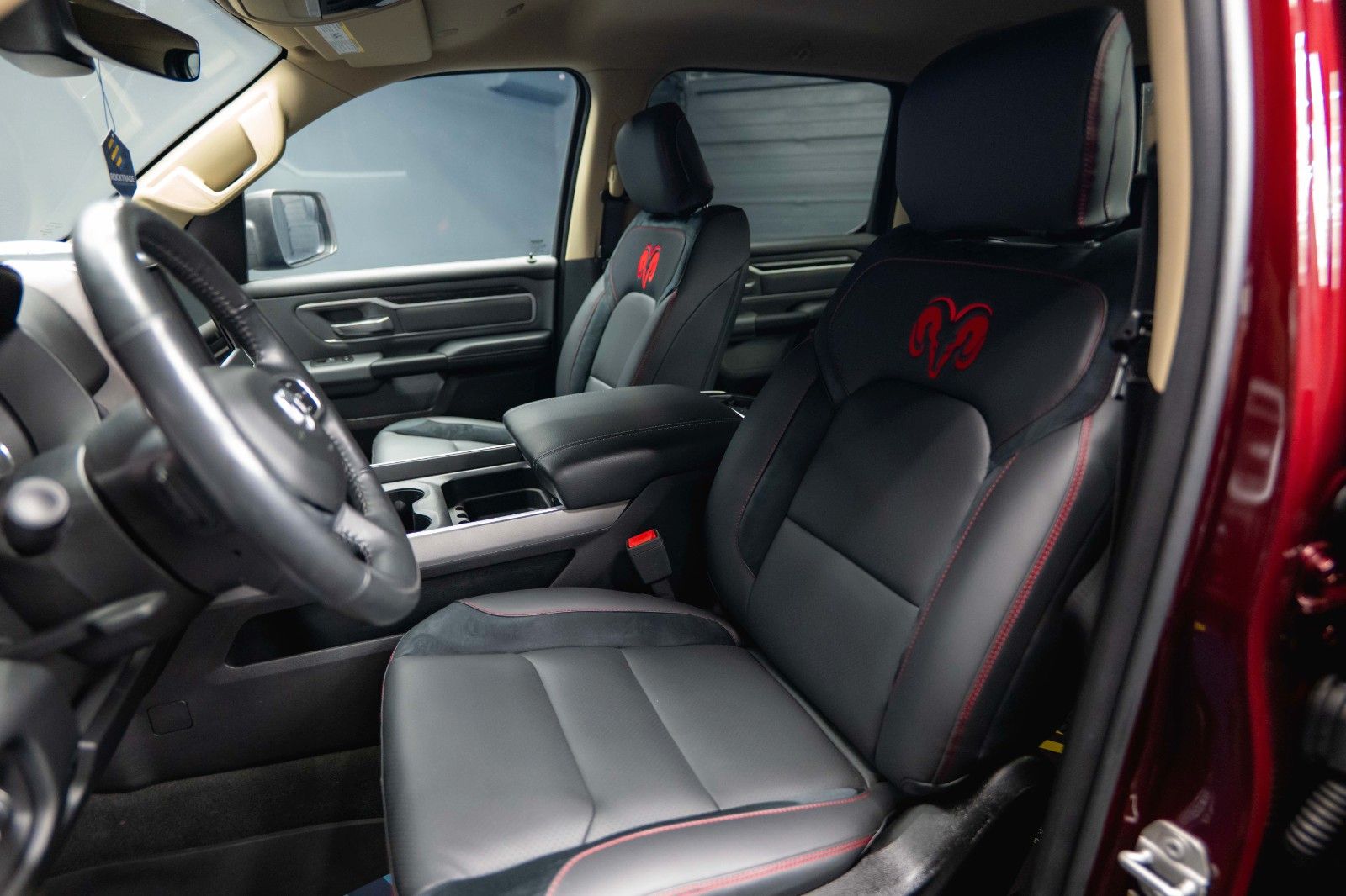 Fahrzeugabbildung Dodge RAM 5.7 V8 HEMI 4x4 OFFROAD Night-Paket *LED*19%