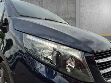 Mercedes V 220 - 6