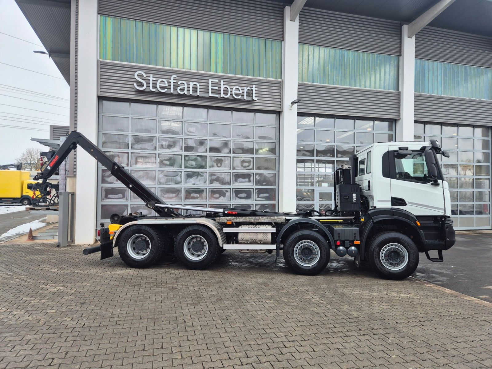 Fahrzeugabbildung Iveco X-Way AD360X48Z/P HR 8x4 HIAB ULT26S59