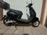 Andere Sakura - SCHWARZ ELEKTRO ROLLER