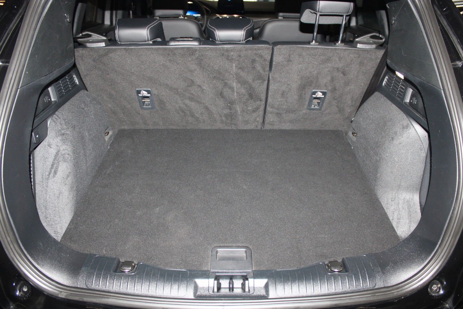 Fahrzeugabbildung Ford Kuga PHEV Titanium X ACC LED HUD 2xCam WinterP.