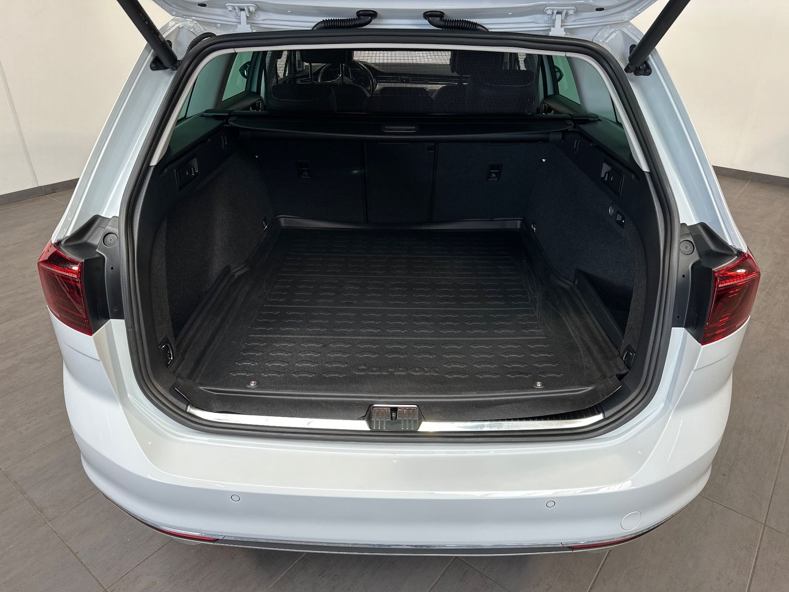 Fahrzeugabbildung Volkswagen Passat Variant 2.0 TDI DSG Elegance NAV+LED+PANO
