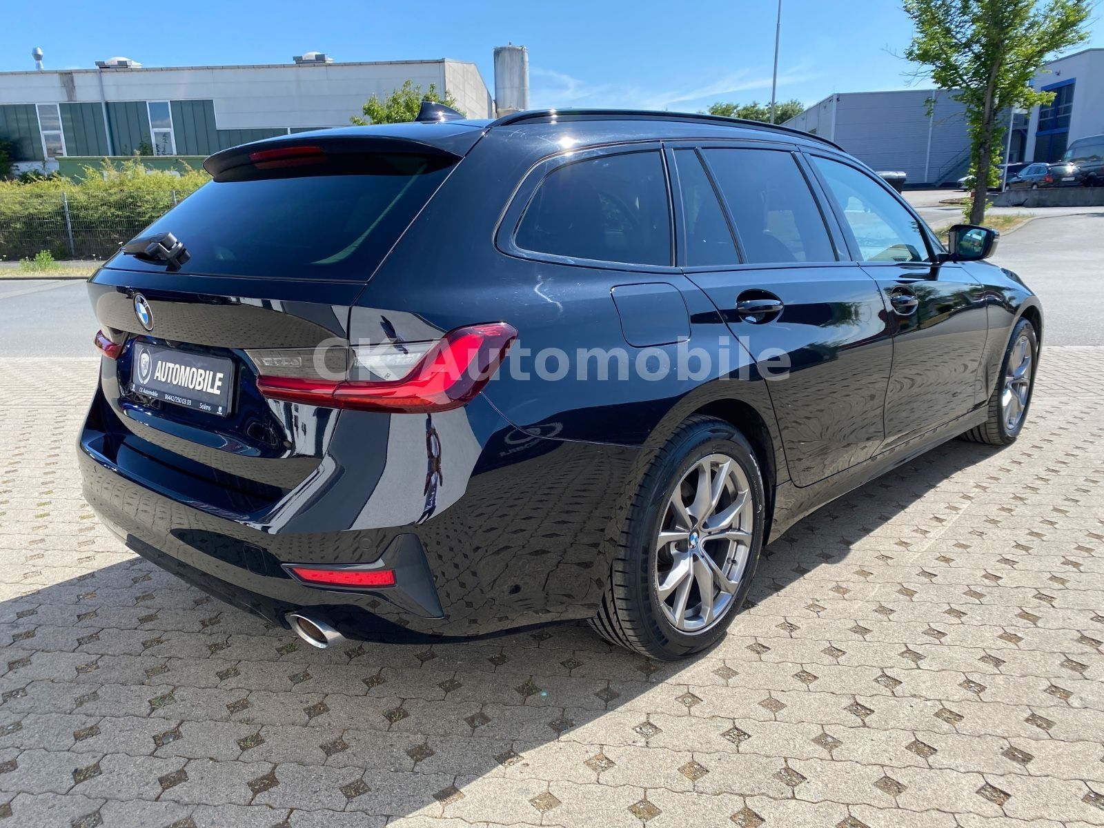 Fahrzeugabbildung BMW 320d xDrive Touring Sport-Line/Laser/Pano/Kamera