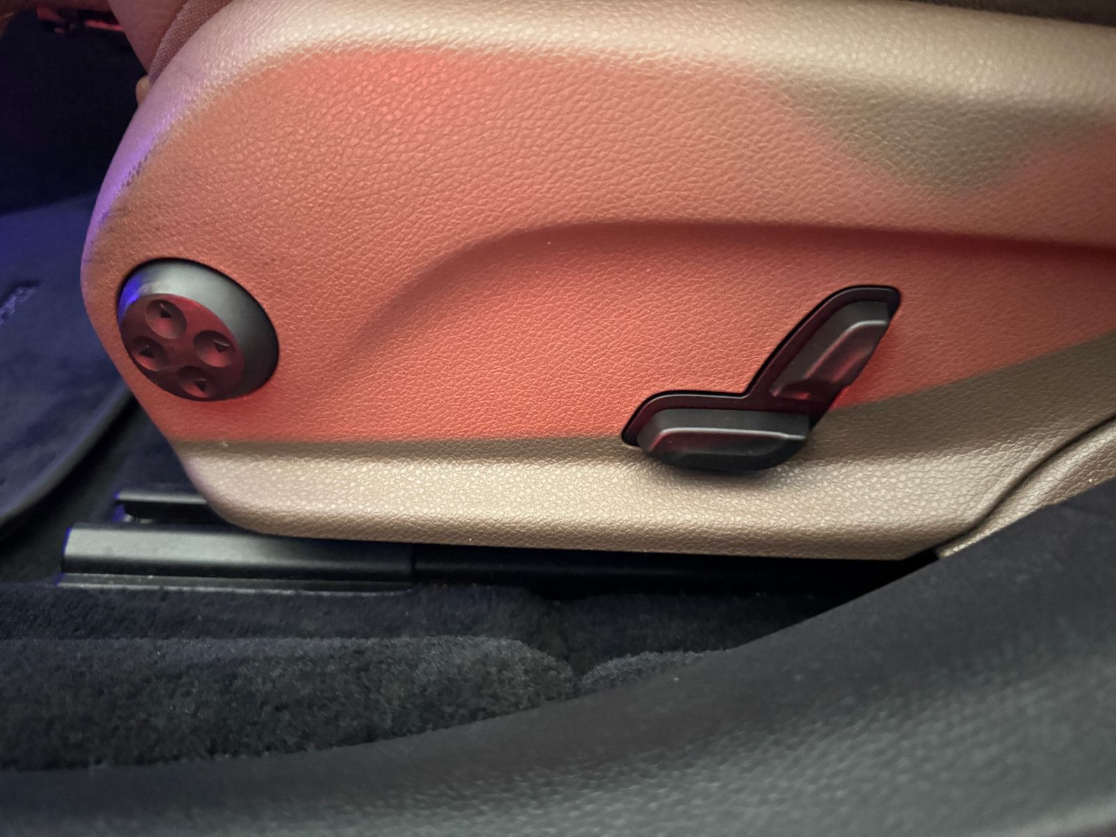 Fahrzeugabbildung Mercedes-Benz E 450 4MATIC 9G-TRONIC 2X AVANTGARDE FACELIFT
