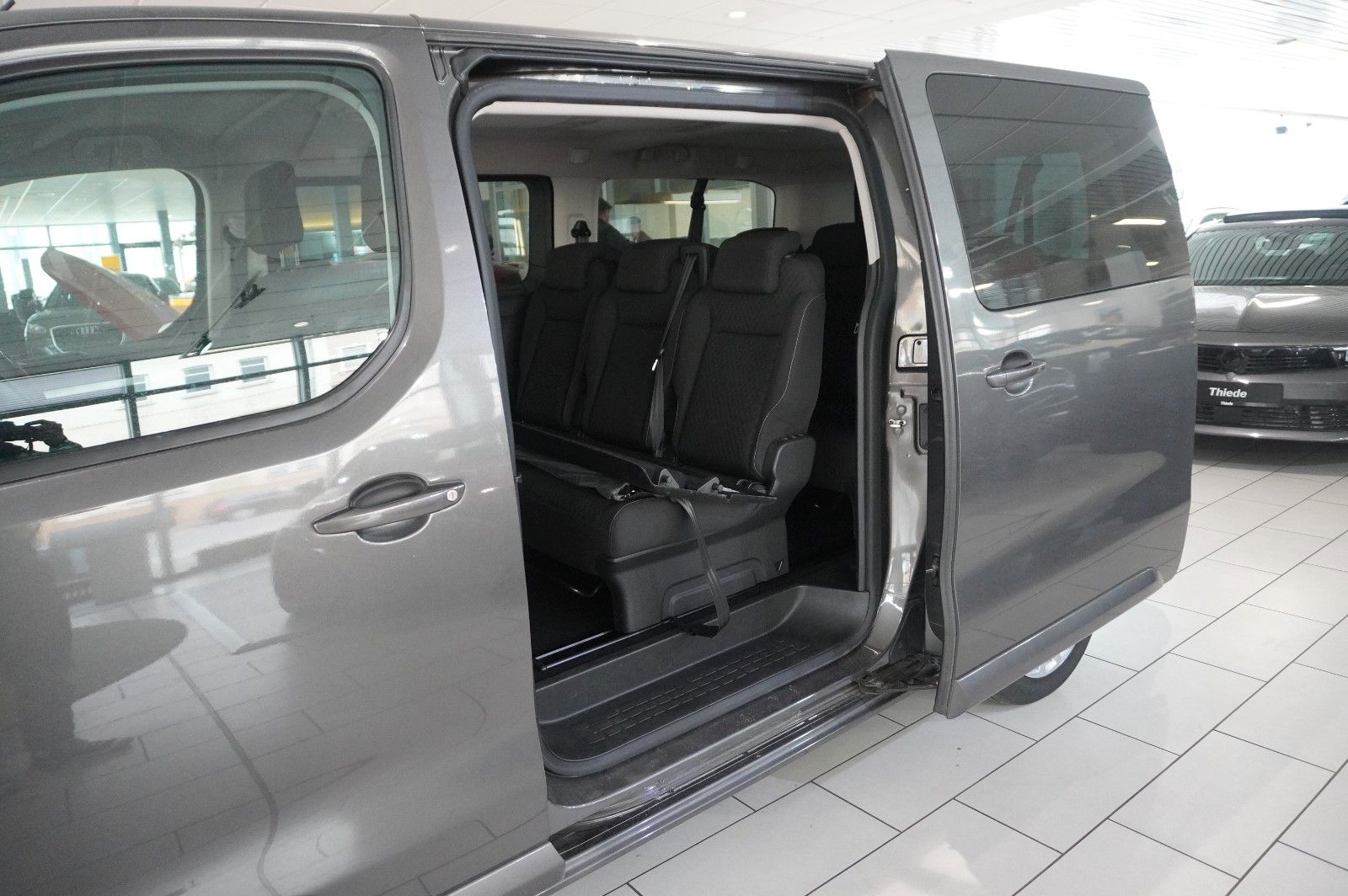 Fahrzeugabbildung Opel Zafira Life 2.0D "L" EDIT. 8-SITZE NAVI/LED/AHK