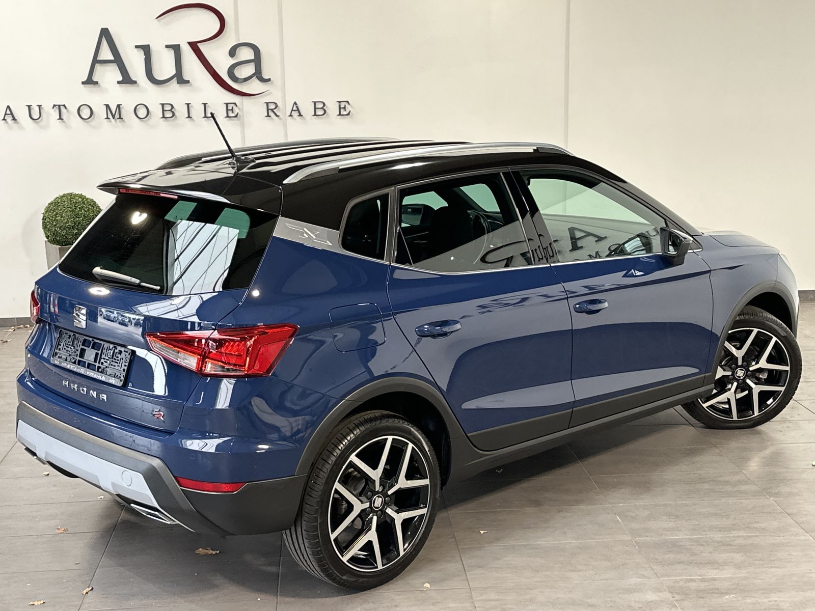 Fahrzeugabbildung SEAT Arona 1.0 TSI FR-Line DSG NAV+SHZ+APS+DAB+TEMPO+
