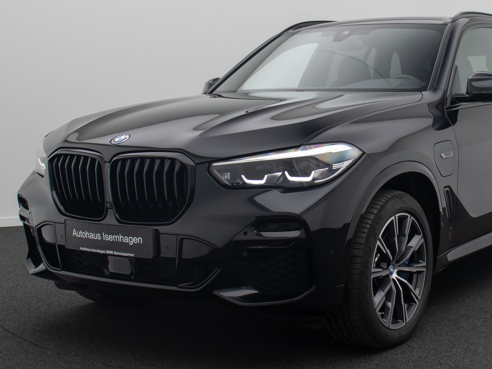 Fahrzeugabbildung BMW X5 xD45e M Sport B&W Kamera DAB Panorama Alarm