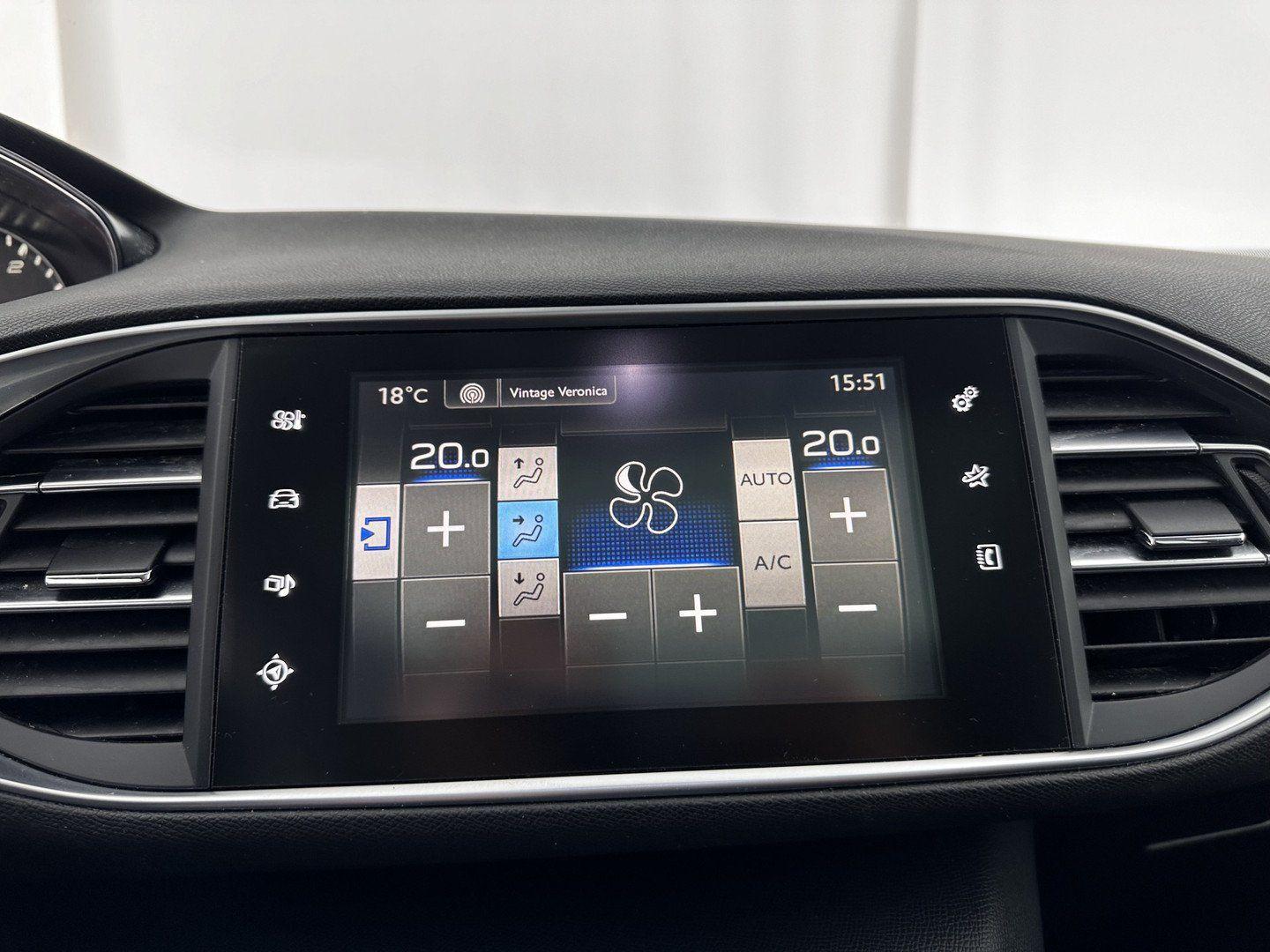 Peugeot 308 2015 — photo 14