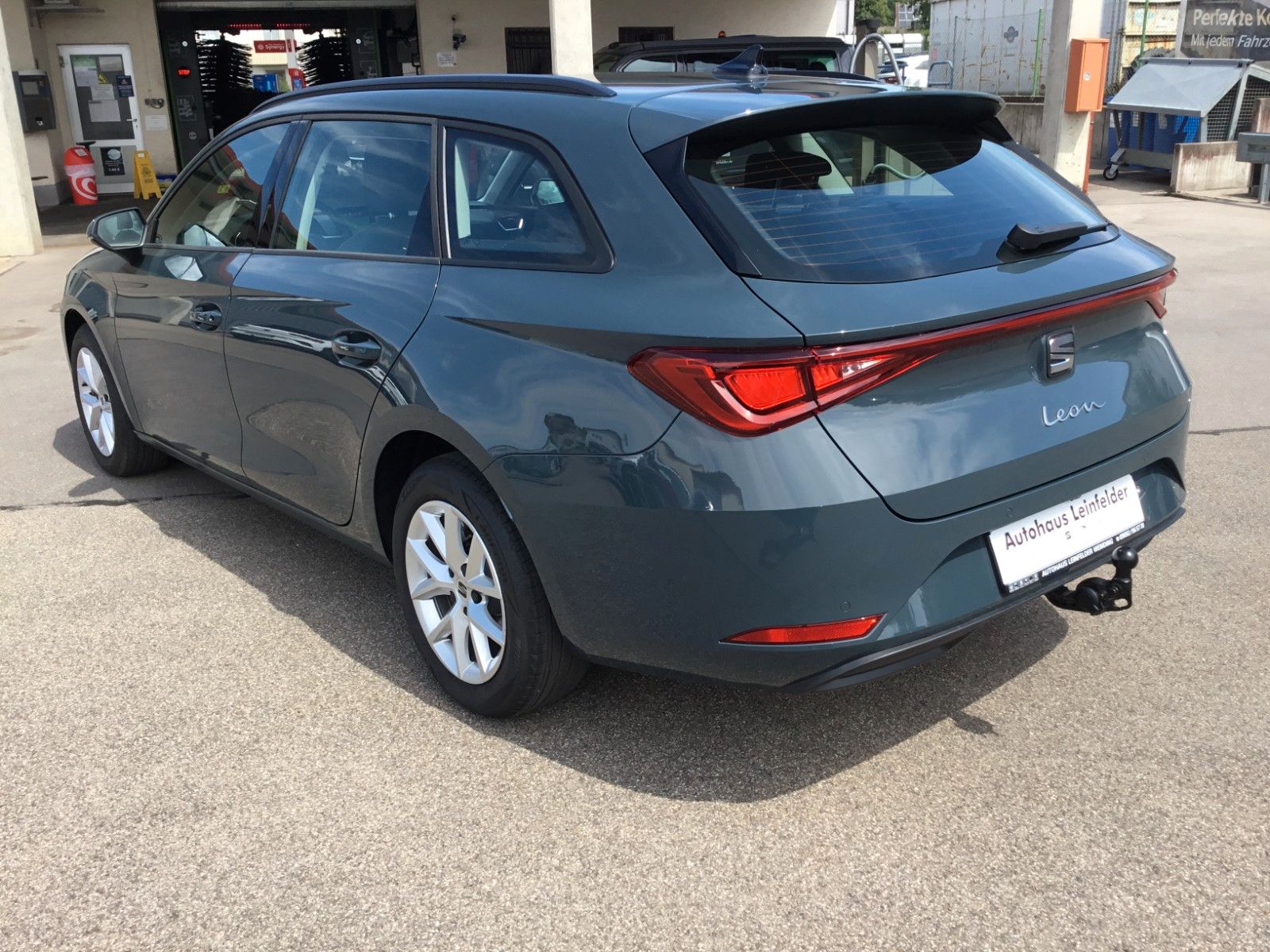 Fahrzeugabbildung SEAT Leon 1.5 eTSI Style DSG Sportstourer+LED+ACC+AHK