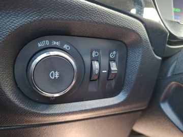 Opel Corsa F e Edition LED+SHZ+PDC+SpurH+AUT+DynLicht