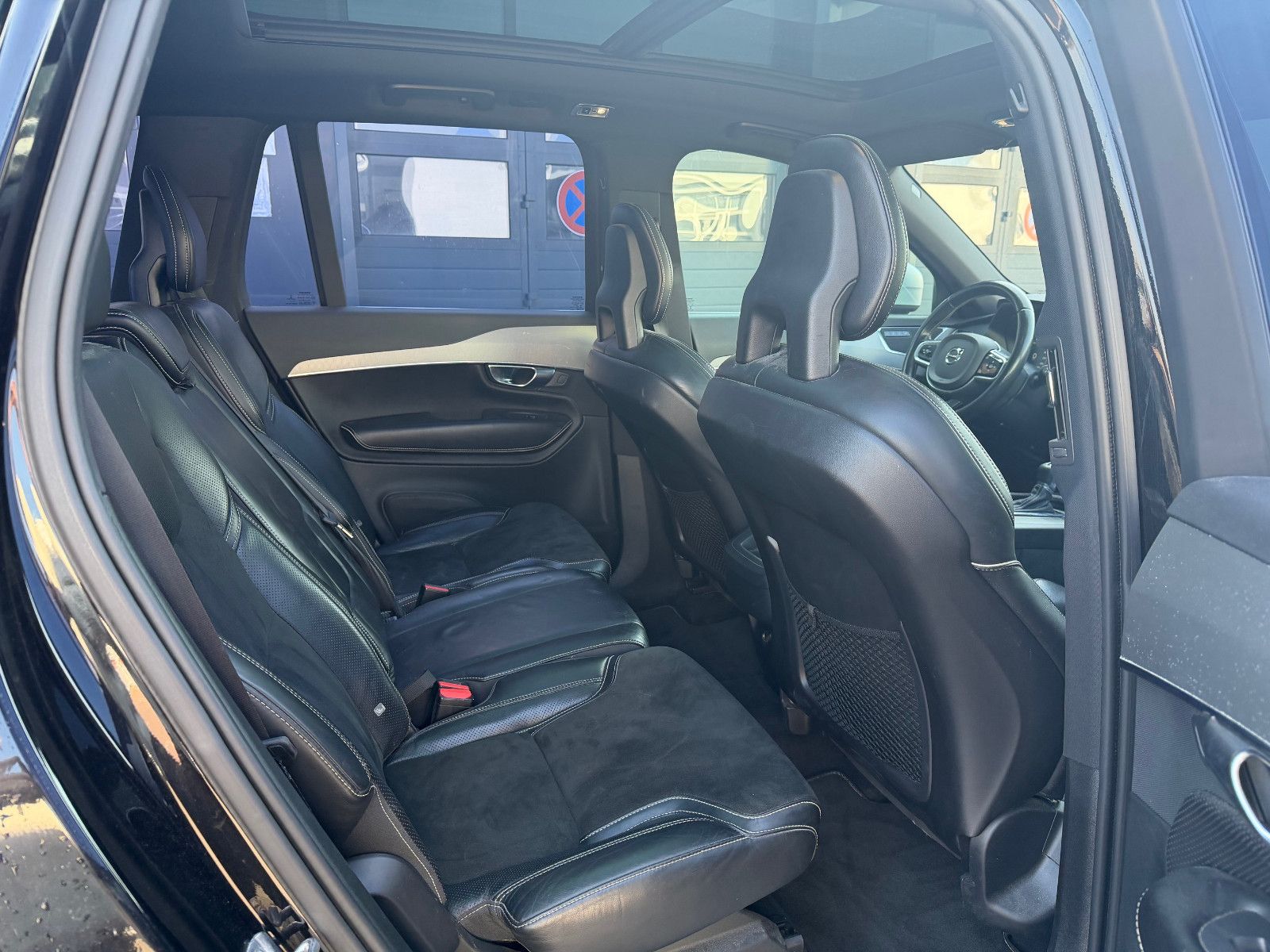 Fahrzeugabbildung Volvo XC90 D5 R Design AWD*LUFT*PANO*STHZ*7Si*MIETKAUF