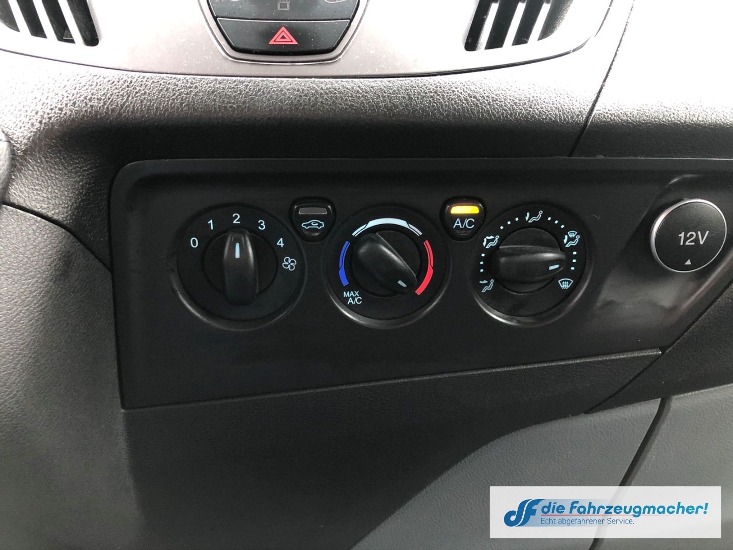 Fahrzeugabbildung Ford Transit Custom Kombi 310 L1 Trend 2.0 TDCi *2325