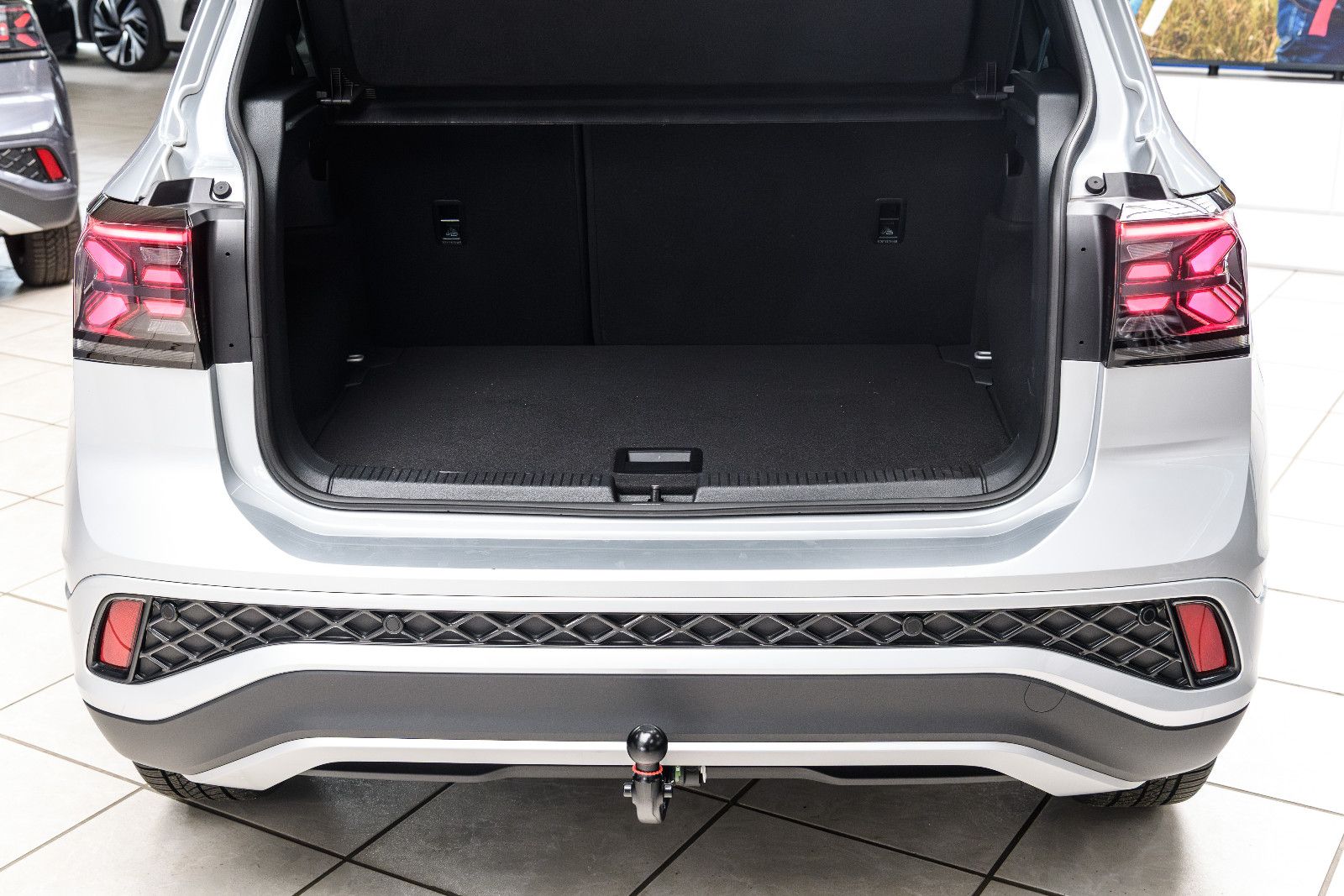 Fahrzeugabbildung Volkswagen T-Cross 1.5 TSI R-Line+LED+IQ+TOTWINKEL+ACC+AHK