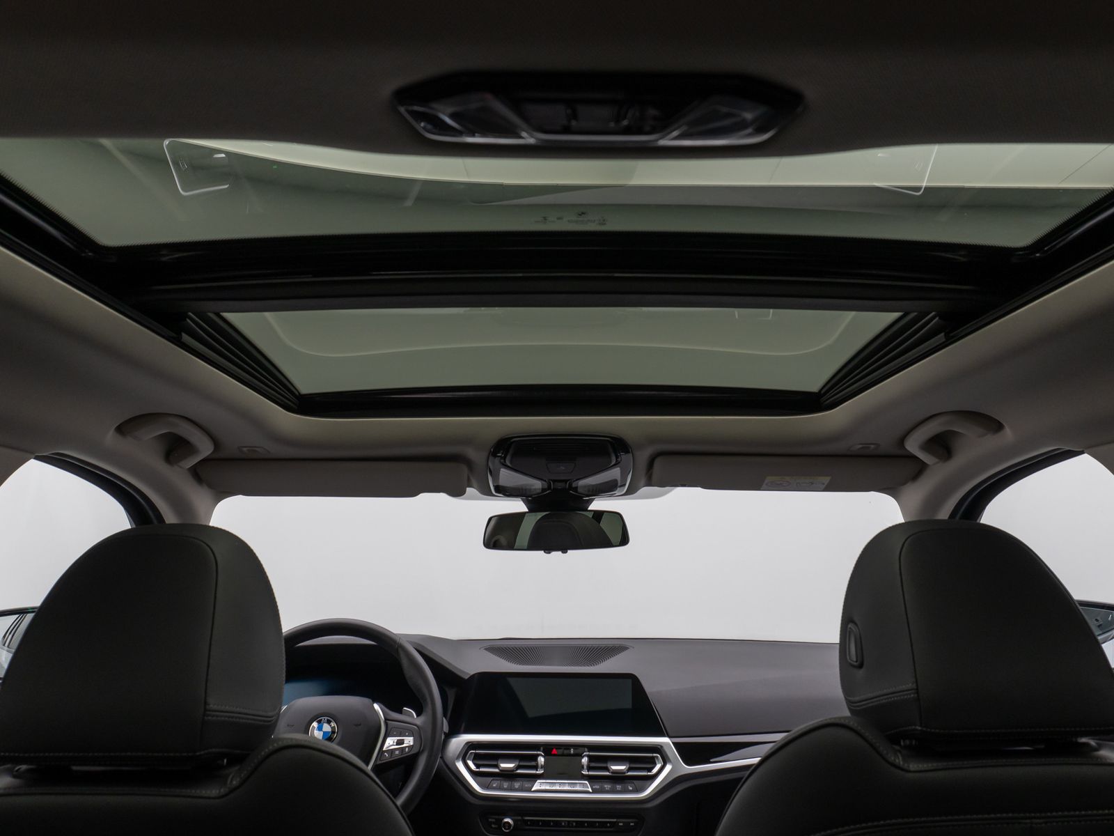 Fahrzeugabbildung BMW 330d xD Sport Line Kamera Panorama HUD DAB H/K