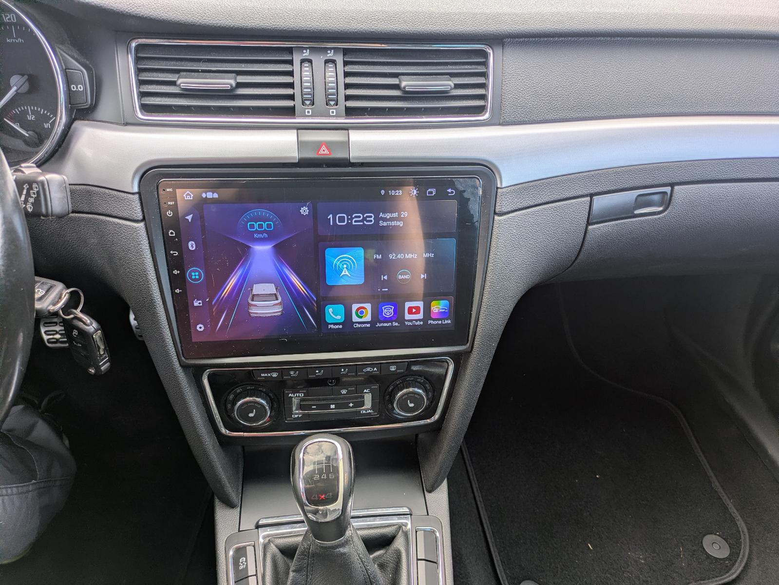 Skoda Superb 2011 — photo 13