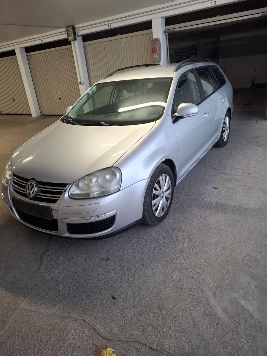 Volkswagen Golf 2012 — вигляд ззаду