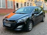 Hyundai i30 CW 1.4 CRDi Trend Trend - Hyundai i30 aus 2012 mit Diesel-Antrieb: Kombi