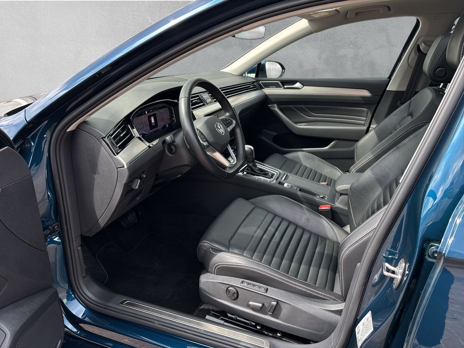 Fahrzeugabbildung Volkswagen Passat Variant Elegance 2.0 TDI 4Motion DSG AHK