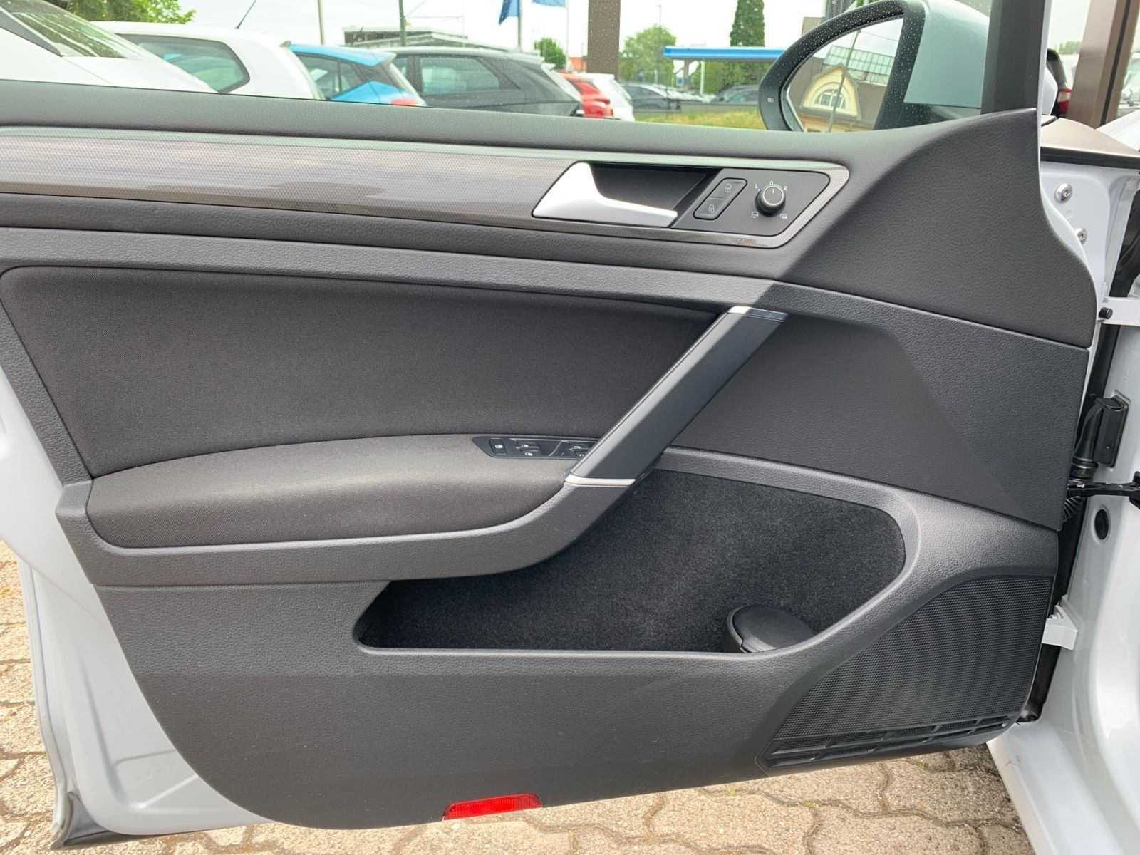 Fahrzeugabbildung Volkswagen Golf VII 1.0 TSI BMT/Start-Stopp Join Navi