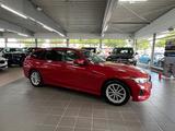 BMW 318 d Touring AHK+ACC+Pano+HaKa+SH+Driving ASSI. - BMW 318: Rot