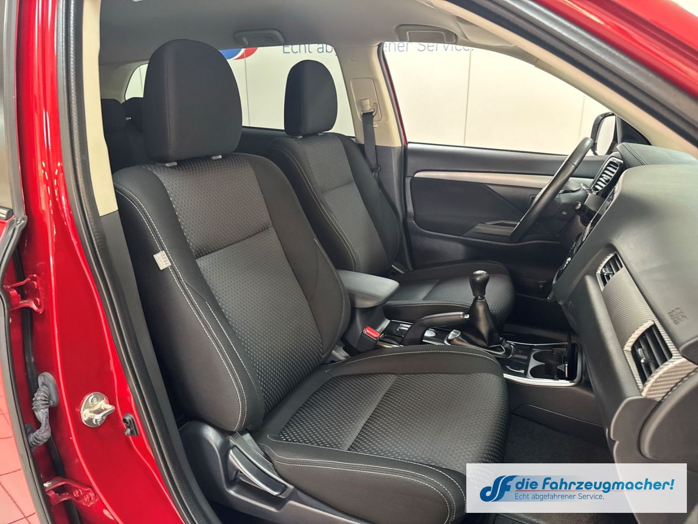 Fahrzeugabbildung Mitsubishi Outlander Edition 100 2WD Apple CarPlay Android