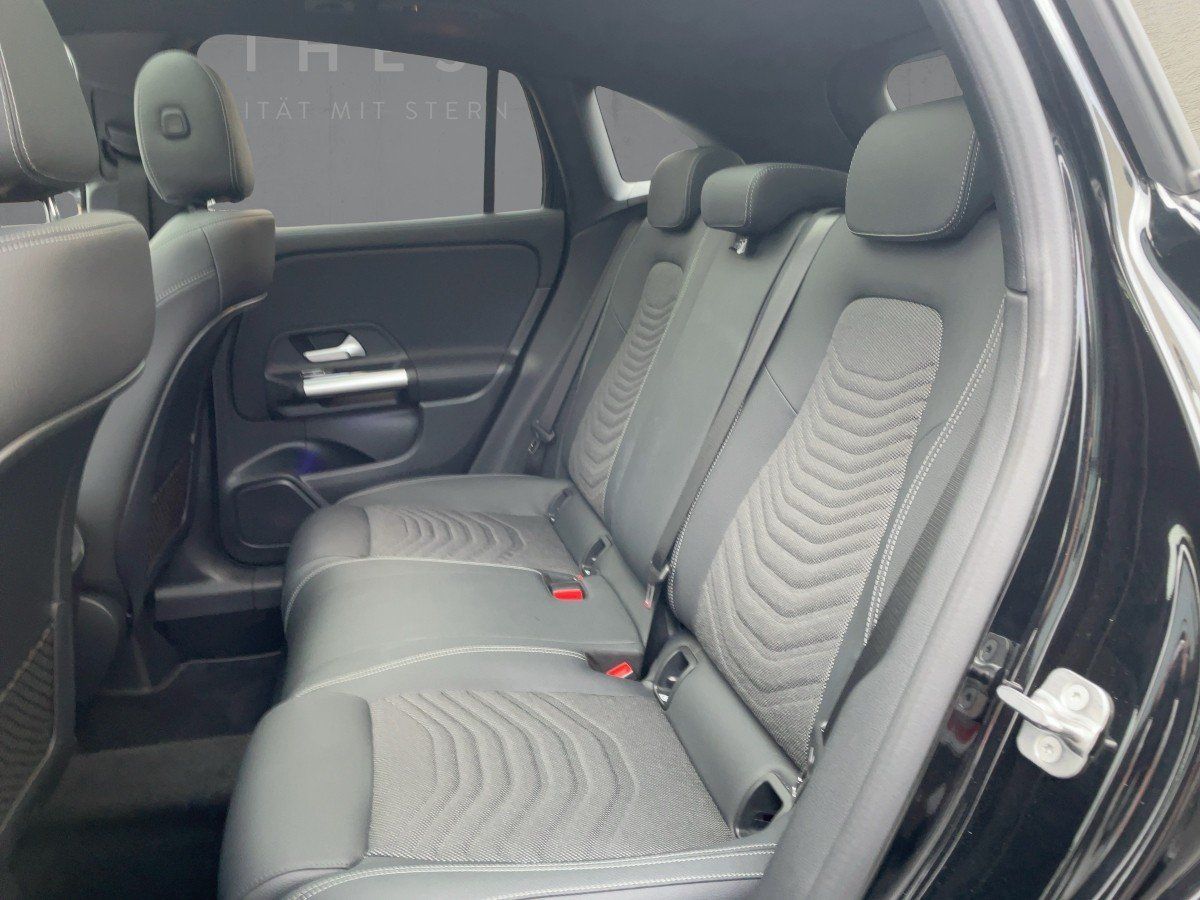 Fahrzeugabbildung Mercedes-Benz GLA 180 Night/Pano/360°/LED/19''