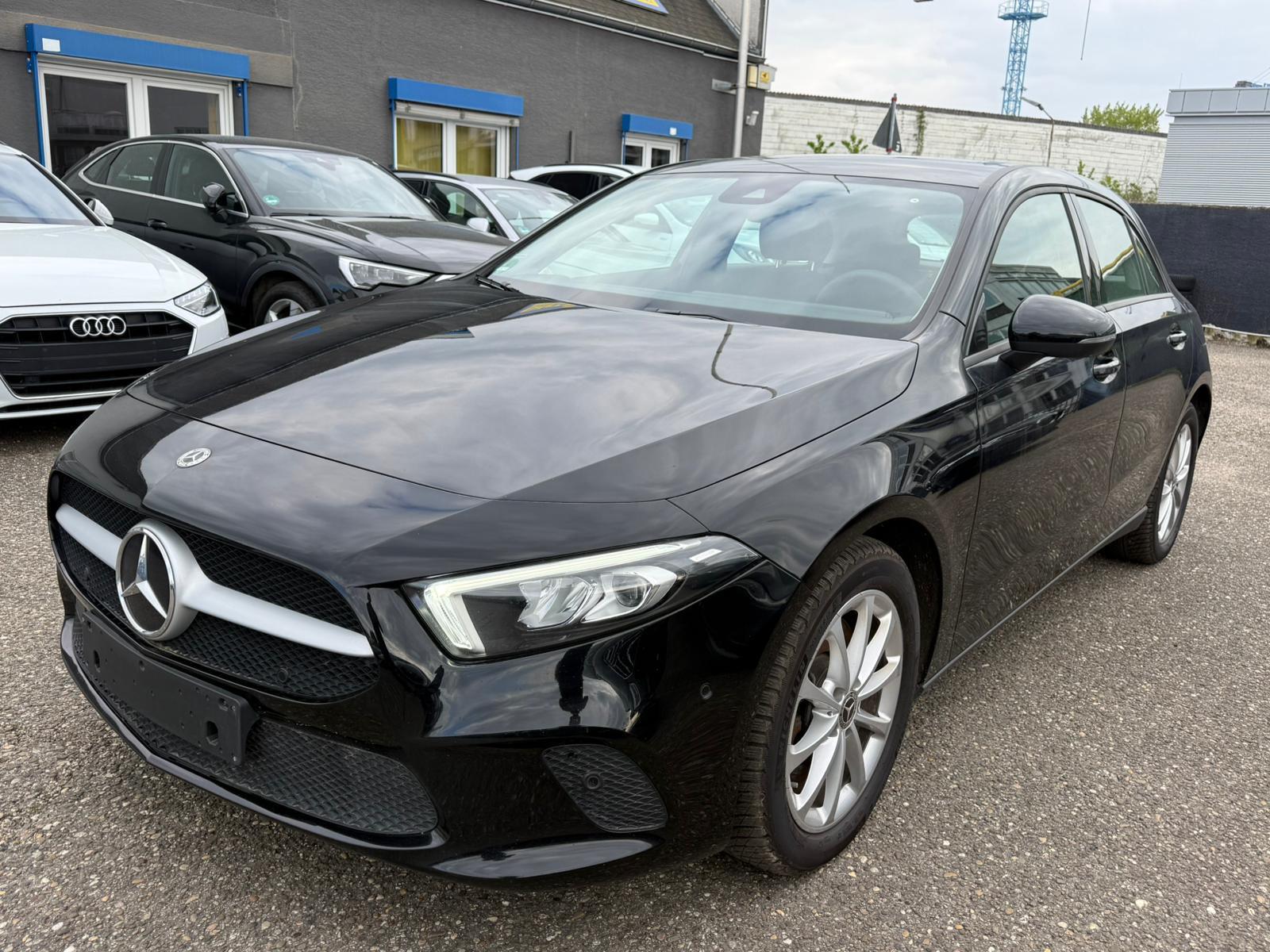 Mercedes-Benz A 250 e Aut/Navi/LED/Alu/14900netto