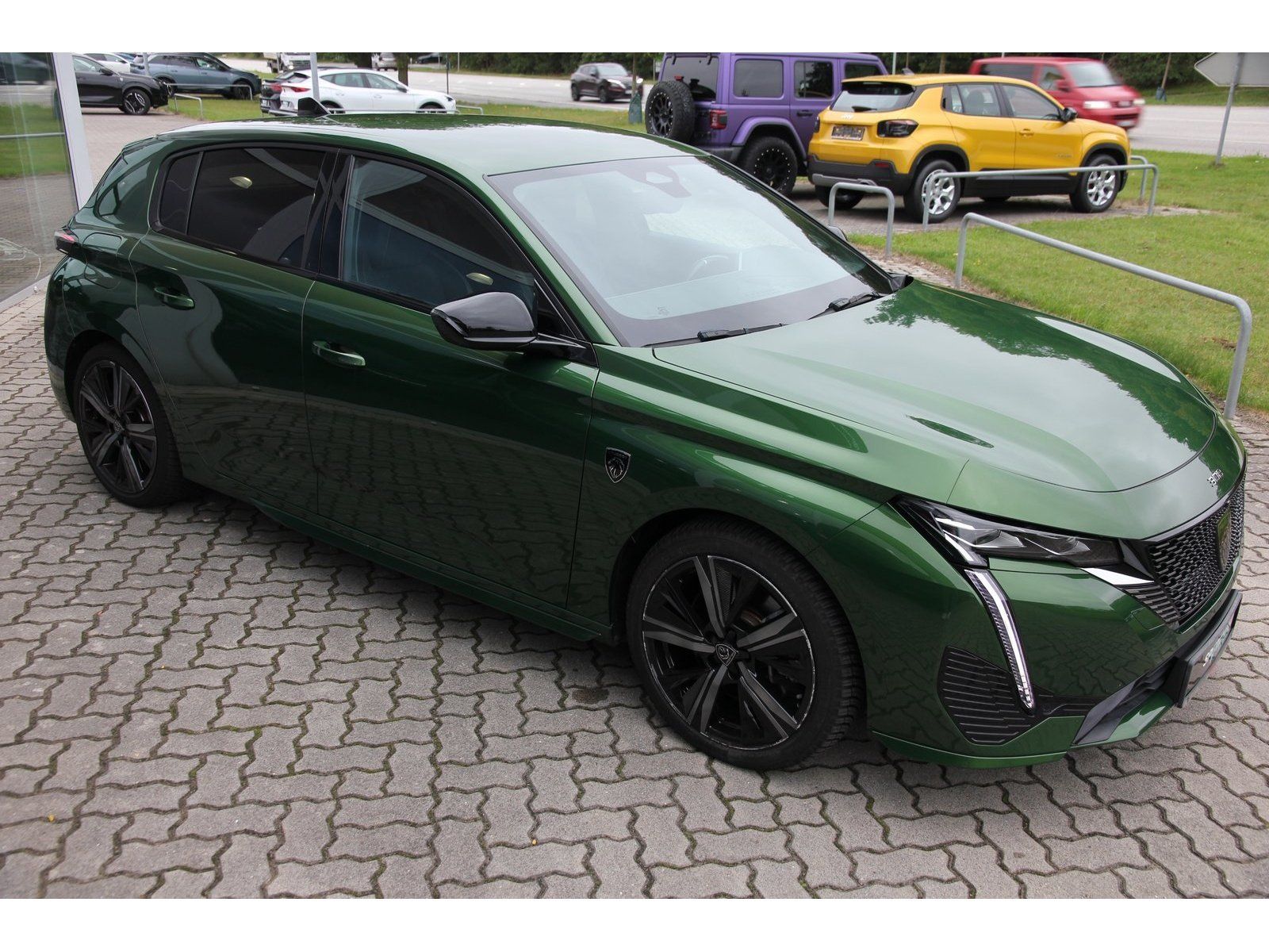 Peugeot 308 GT Pack Hybrid 180 e-EAT8 Focal 360° Matrix imagem 2