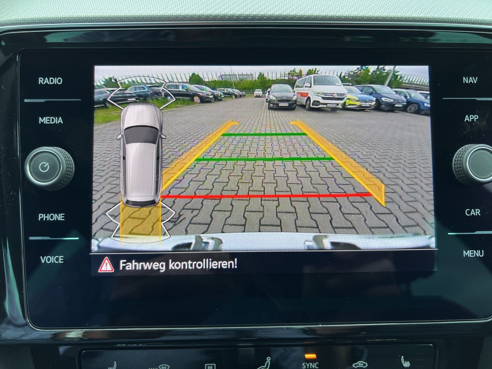 Fahrzeugabbildung Volkswagen Passat Variant R-Line Elegance TSI DSG LED ACC N