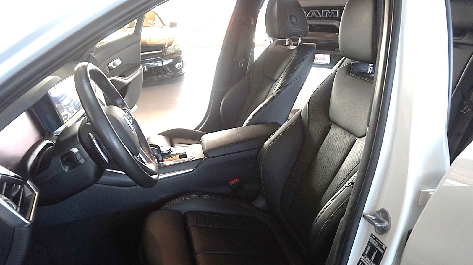 BMW 330e Touring Panno*Leder*Alu*H/D*Laser* foto 14